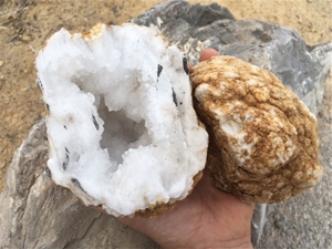 Break Open Moroccan Geode 2XL Cantaloupe Size 6&quot; - 8&quot;